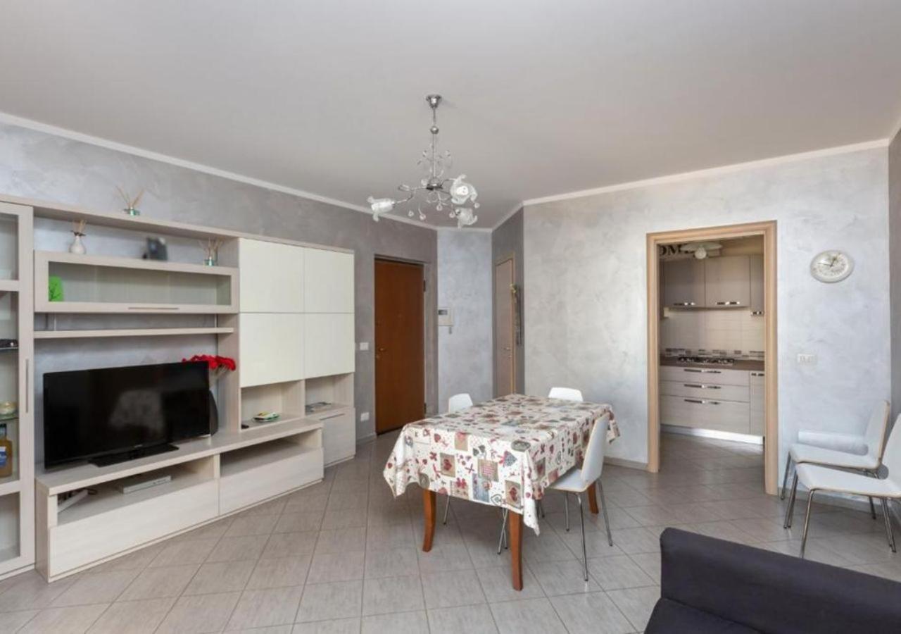 Comfy Cozy Apartment Close To Metro Turin Exterior foto