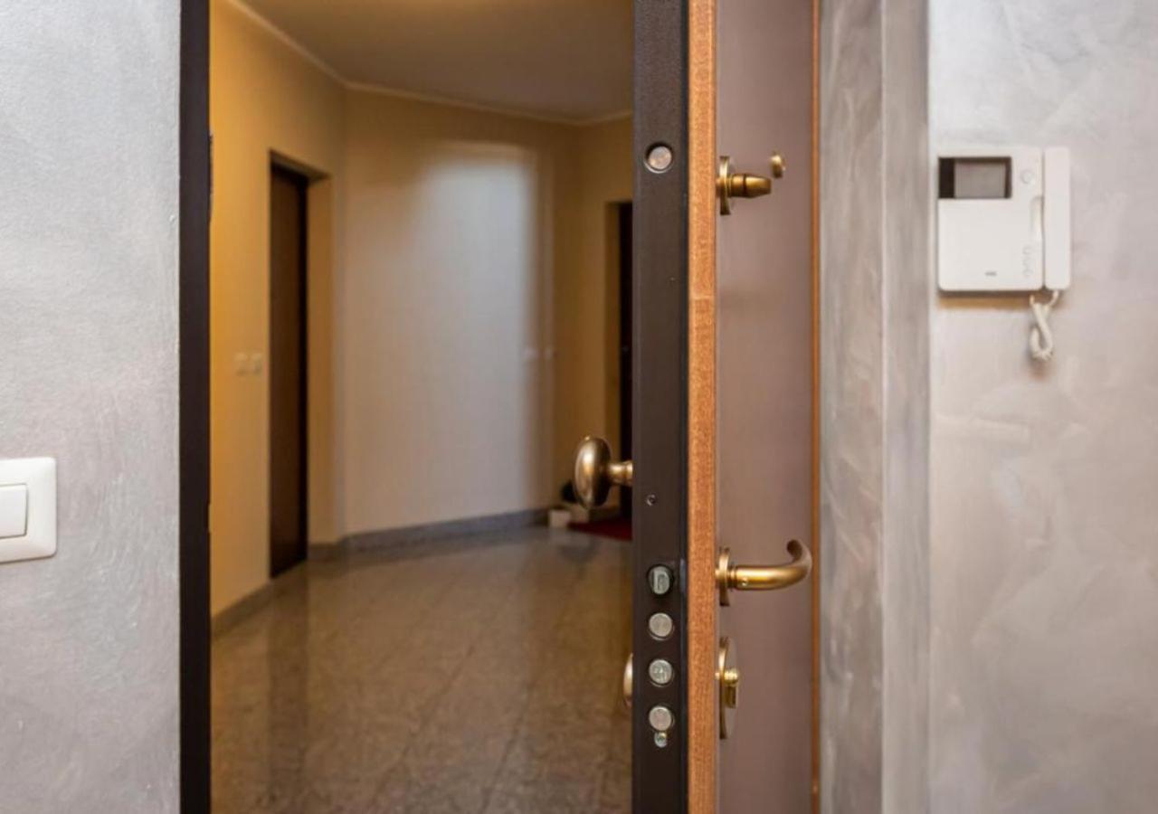 Comfy Cozy Apartment Close To Metro Turin Exterior foto