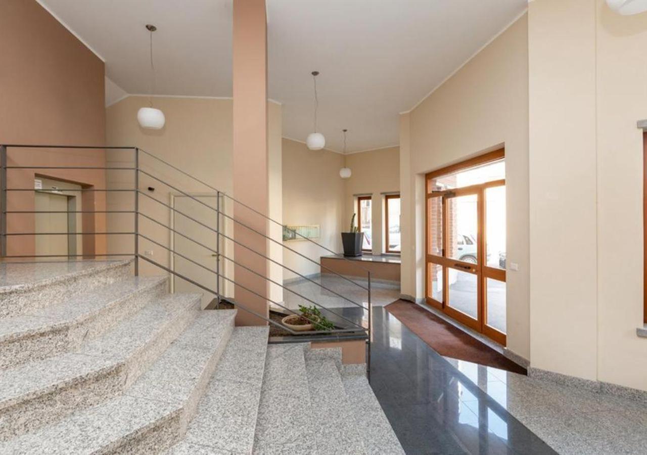 Comfy Cozy Apartment Close To Metro Turin Exterior foto